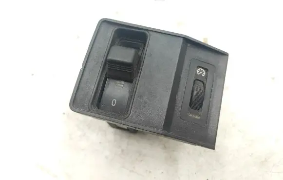 BMW 5 E34 Fog light switch 8110497