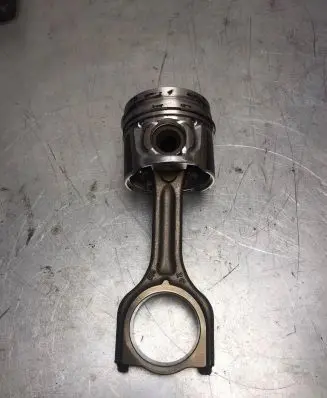 Volvo V40 Piston with connecting rod 75L101