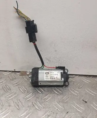 Mercedes-Benz E W211 Steering column adjust motor A2205400288
