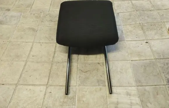 Mazda 5 Front seat headrest 