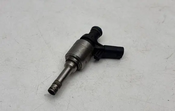 Audi A4 S4 B8 8K Fuel injector 06H906036F