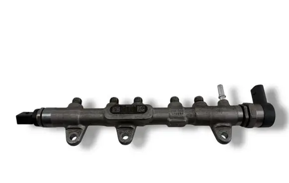 BMW 5 F10 F11 Fuel distributor 0445214315 851415402