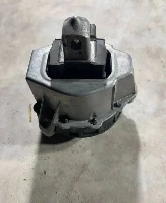 BMW 4 F36 Gran coupe Engine mount bracket 6856406