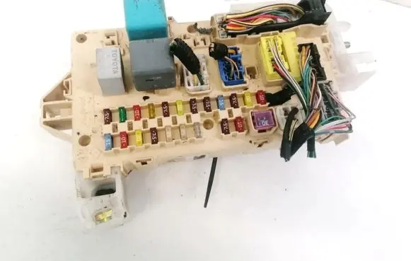 Toyota Corolla Verso AR10 Fuse box set 892210F010 89221-0F010