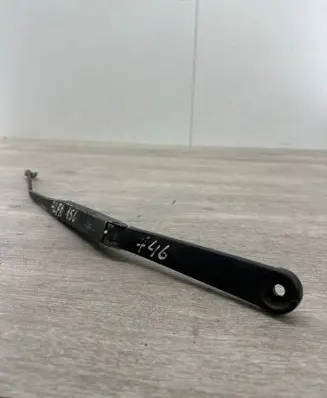 Alfa Romeo 156 Front wiper blade arm A065