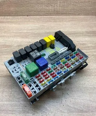 Opel Astra G Fuse module 24412497 24431677
