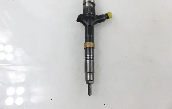 Toyota Avensis T220 Fuel injector 2367027030