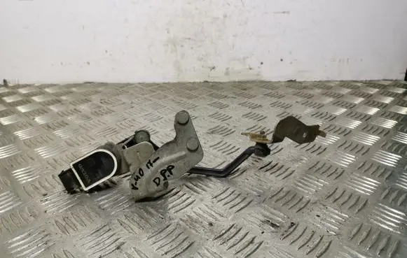 Volvo V40 Cross country Air suspension front height level sensor 31258179