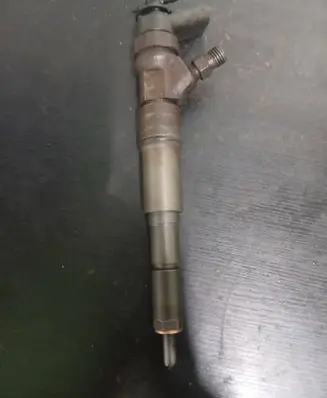 BMW 5 E60 E61 Fuel injector 7794652