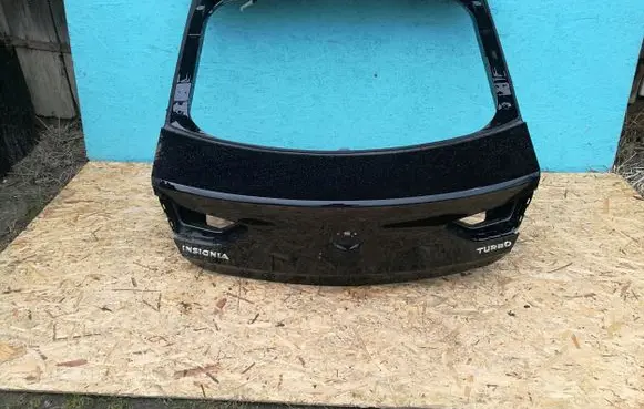 Opel Zafira B Tailgate/trunk/boot lid Klapainisignia