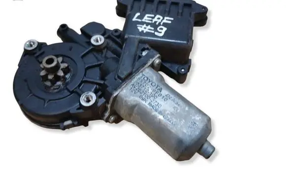 Nissan Leaf II (ZE1) Front door window regulator with motor 98372210 857200D100