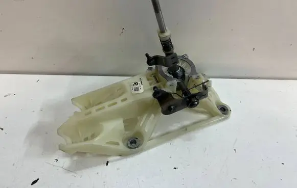 Mazda 3 III Gear shifter/selector DA7H46100
