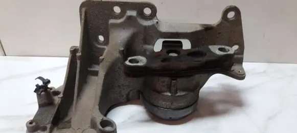 Nissan Qashqai Engine mount bracket 11220JD700