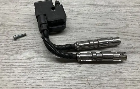 Mercedes-Benz SL AMG R129 High voltage ignition coil A0001587303
