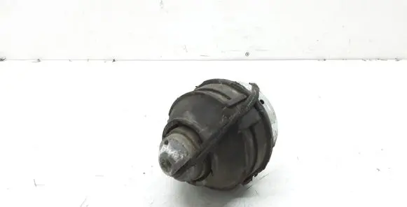 Volvo V70 Engine mount bracket
