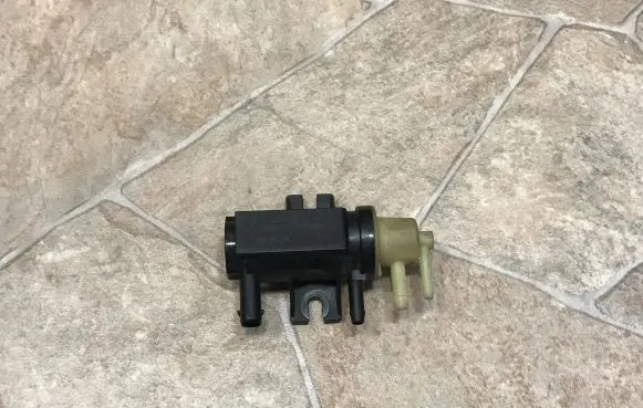 Mercedes-Benz E W212 Turbo solenoid valve A0091533128