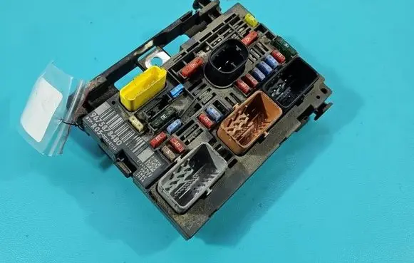 Citroen Berlingo Central body control module 9675878480 IMPRK1555198