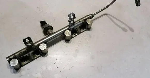Peugeot 207 Fuel distributor 7568051