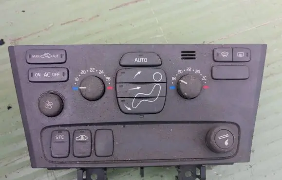 Volvo V70 Climate control unit 9452368 M6E24800035