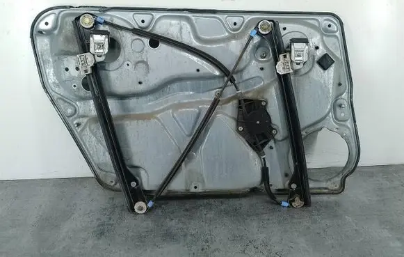 Volkswagen PASSAT B5.5 Front door window regulator with motor 