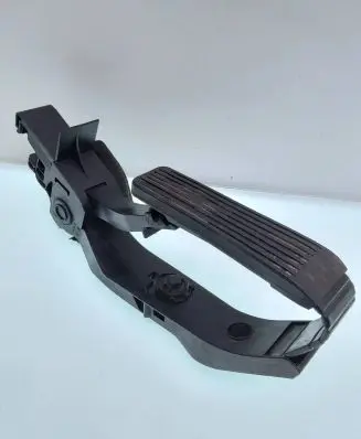Mercedes-Benz C W203 Accelerator throttle pedal A2113010001