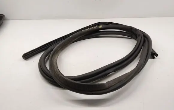 Dodge Nitro Trunk rubber seal (body) 