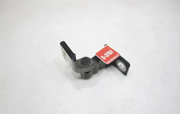 Volkswagen Tiguan Front door lower hinge 8X0831404E A046574