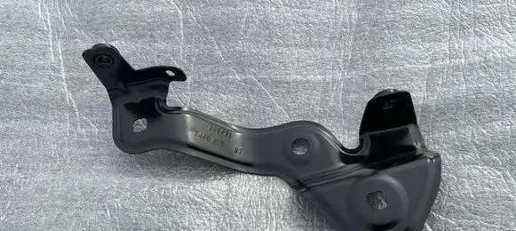 BMW 4 G22 G23 G24 G26 Fender mounting bracket 748680507