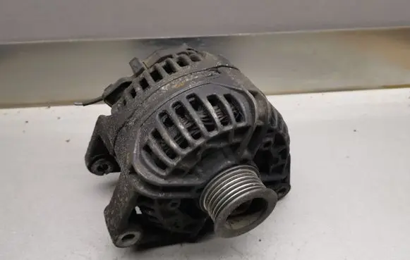 Opel Zafira A Generator/alternator 0124525030