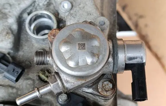 Renault Kadjar Fuel injection high pressure pump 166307214R H8201437992 01427