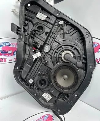 Rear window lifting mechanism without motor
