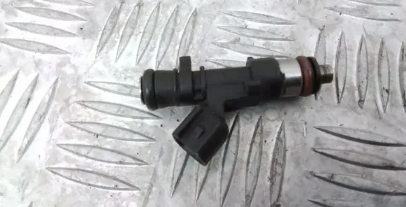 Volvo S80 Fuel injector 30757534