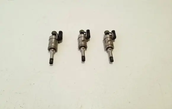 Volvo XC40 Fuel injectors set 32208203 0261500406