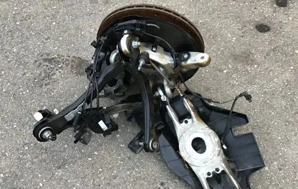 Rear wheel hub spindle/knuckle