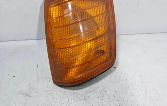 Mercedes-Benz 190 230 W110 W111 Front indicator light 42665R6