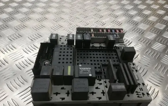 Volvo S80 Fuse module 8645729 8688153