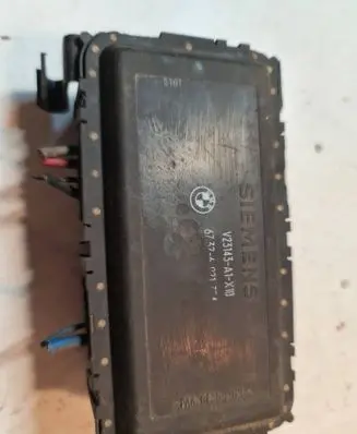 BMW 5 E39 Coolant fan relay 67326921354 V23143A1X10