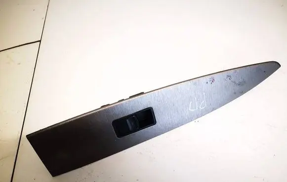Toyota Avensis T270 Front door window switch trim 7423105220