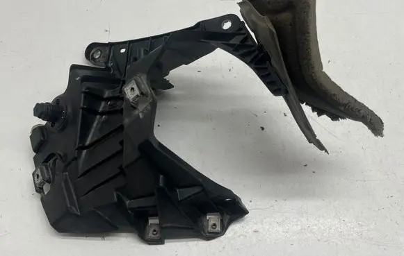 BMW X5 F15 Fender mounting bracket 7294543 51657294543 10503410