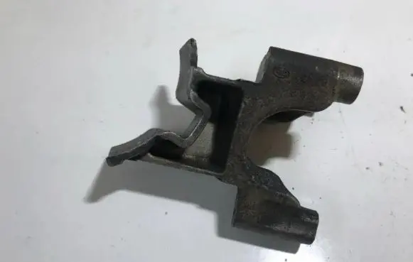 Peugeot 607 Engine mounting bracket