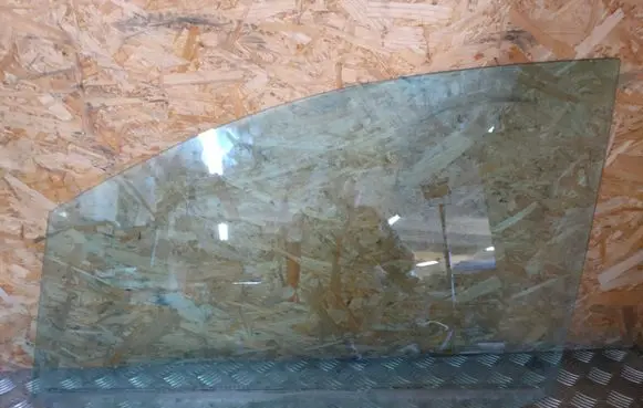 Volkswagen Touran I Front door window glass four-door 43R001582
