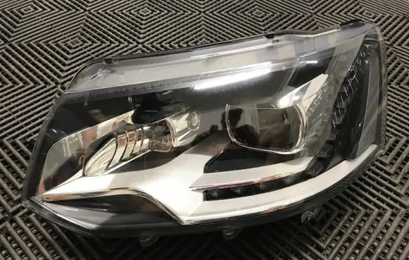 Volkswagen Multivan T5 Headlight/headlamp 7E5941015B