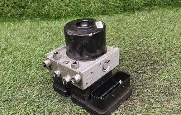 Ford Focus ABS Pump 3M512M110GA