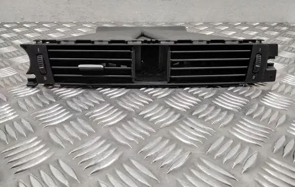 BMW 3 E90 E91 Dash center air vent grill 9130458