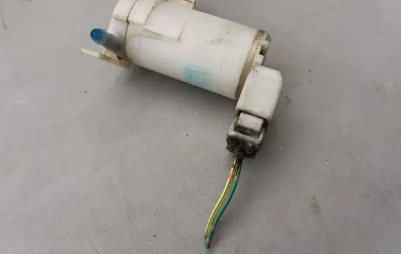 Nissan X-Trail T30 Windscreen/windshield washer pump 2224624A LMC212 TJEC054E2
