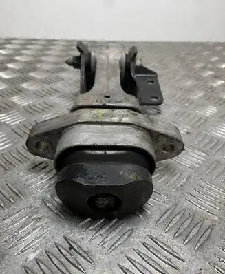 Hyundai Kona I Engine mount bracket