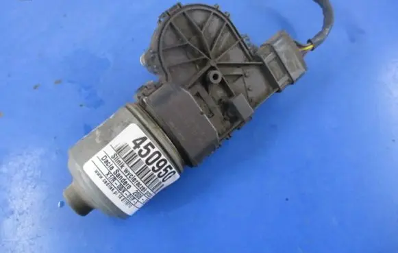 Dacia Sandero Front wiper linkage and motor