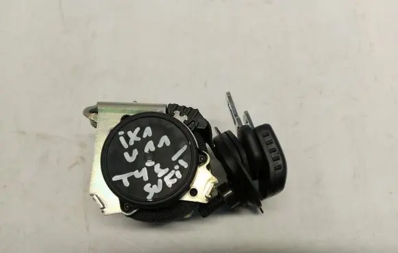 Middle seatbelt (rear)