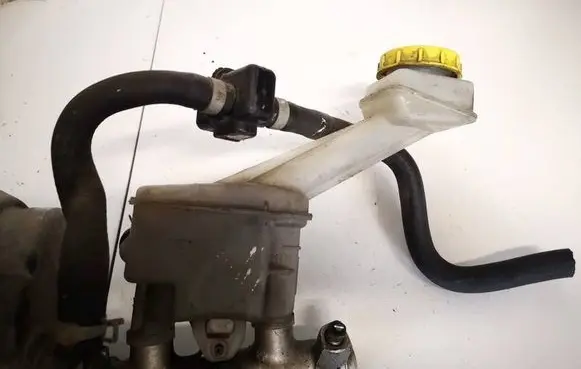 Brake fluid reservoir