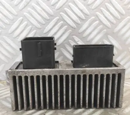 Renault Trafic III (X82) Glow plug pre-heat relay 271206395R